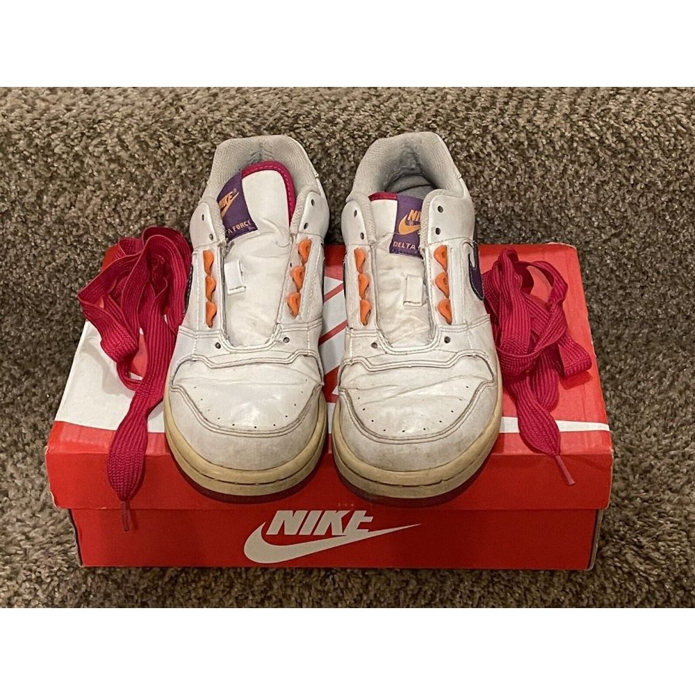 Nike Delta Force Youth Size 6 Shoes With Box